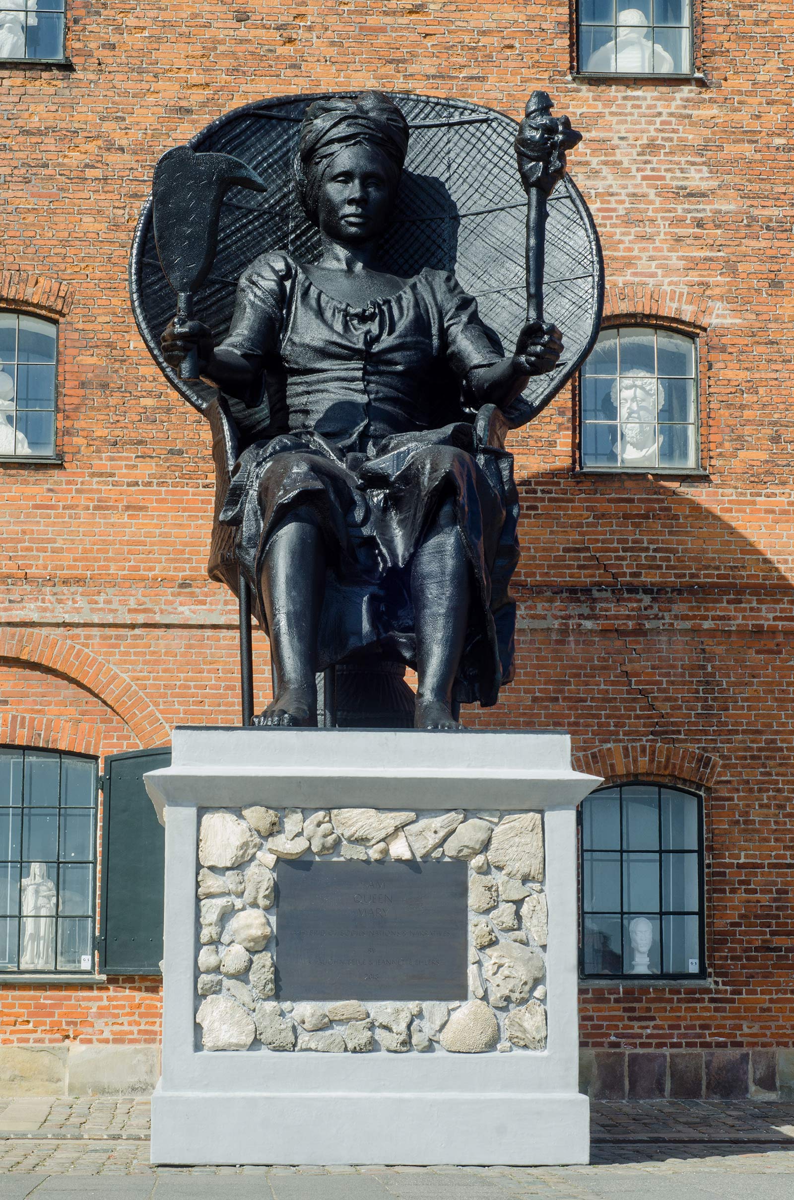 Queen Mary sculpture