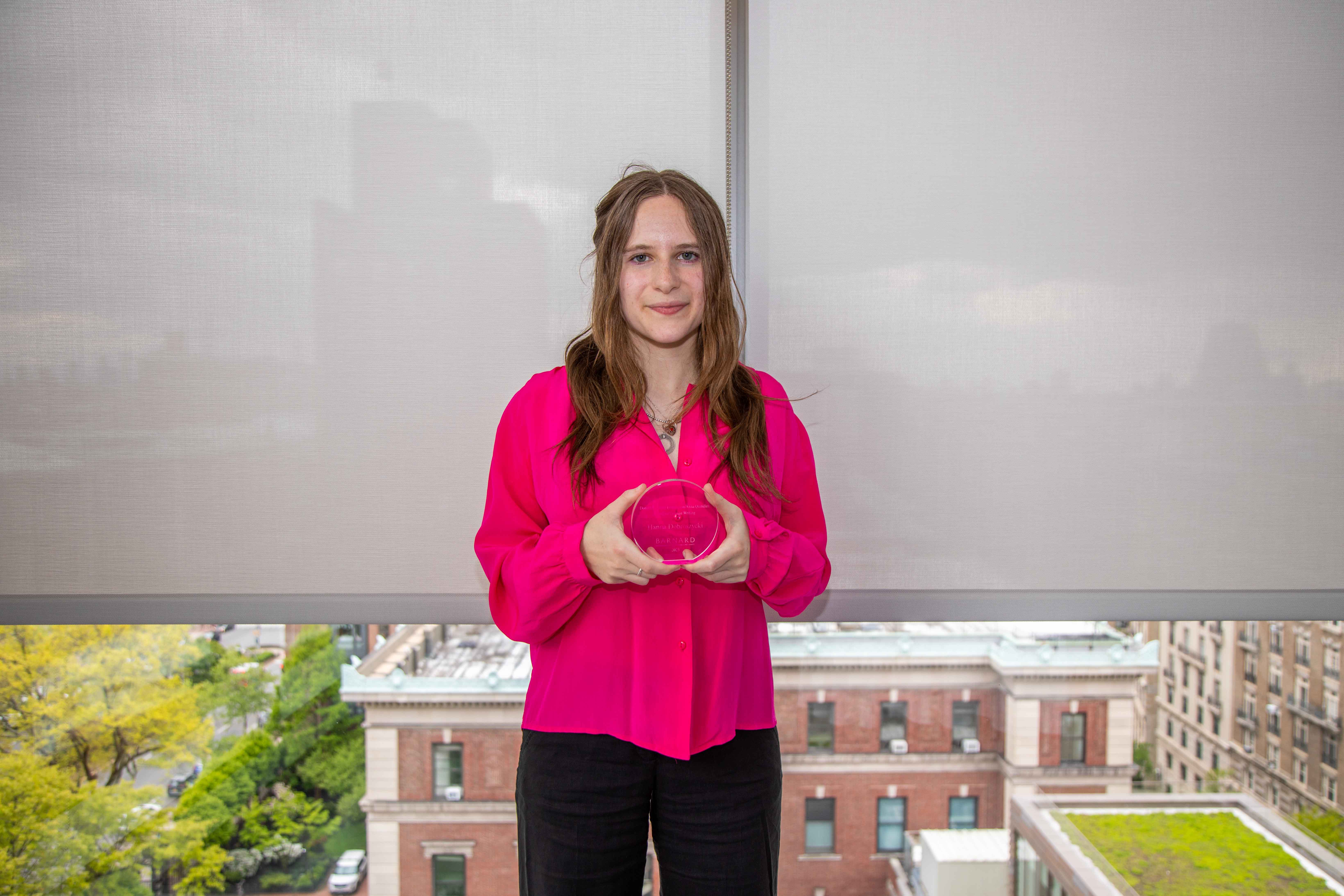 Hanna Dobroszycki with Quindlen award