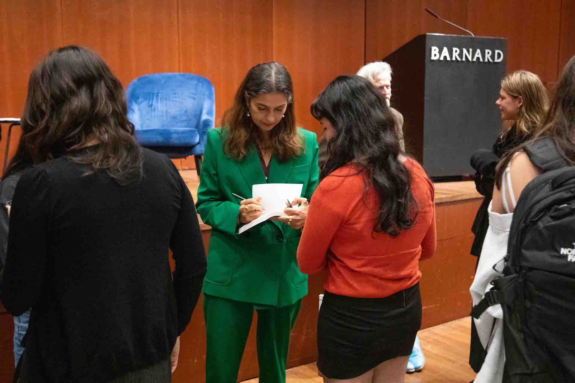 Jhumpa Lahiri with students-2