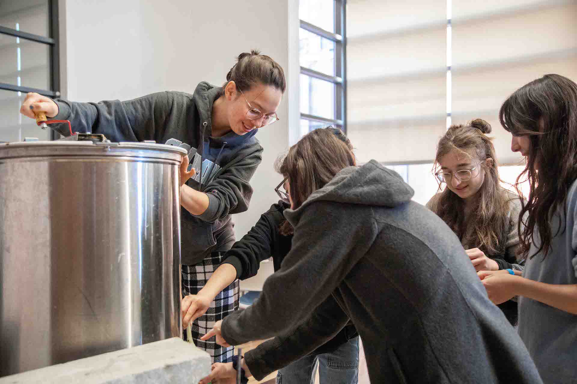 honey extraction day students-1