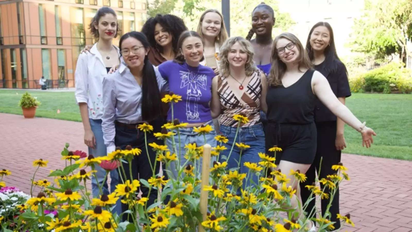 Group of GtA students on campus 