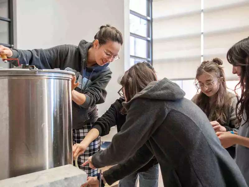 honey extraction day students-1