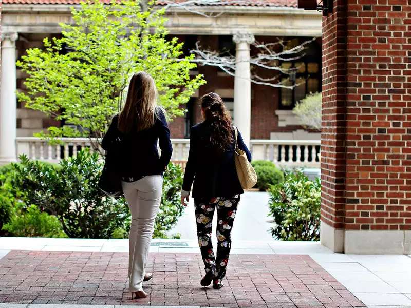 2 students walking on campus